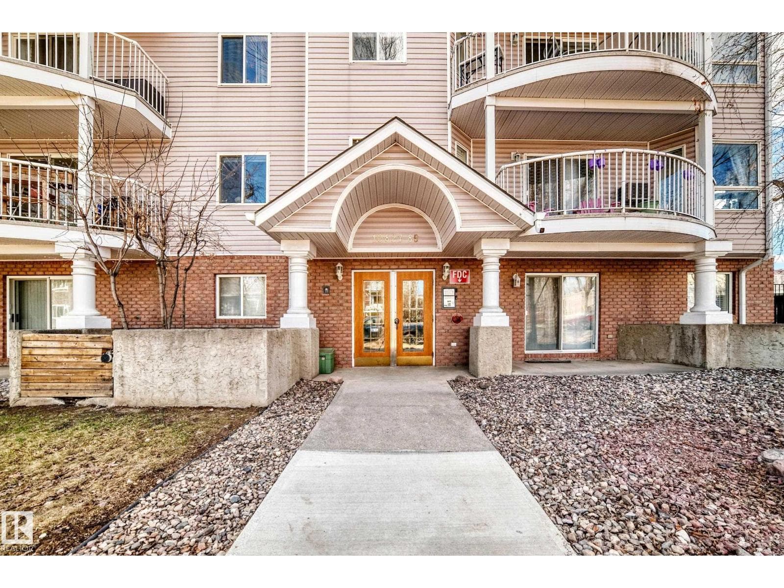 #101 10827 85 AV NW NW — photo 4
