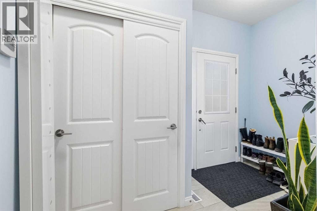 102 Athabasca Crescent — photo 3