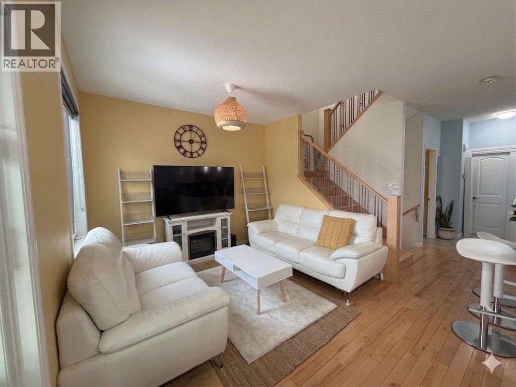 102 Athabasca Crescent — photo 4