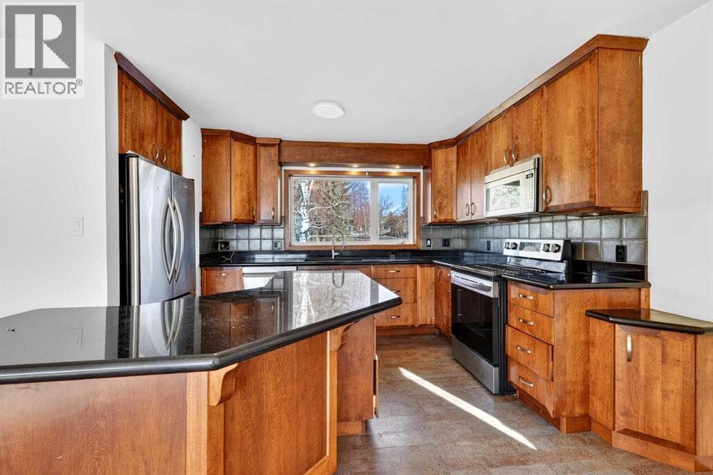 16 Heston Street NW — photo 3