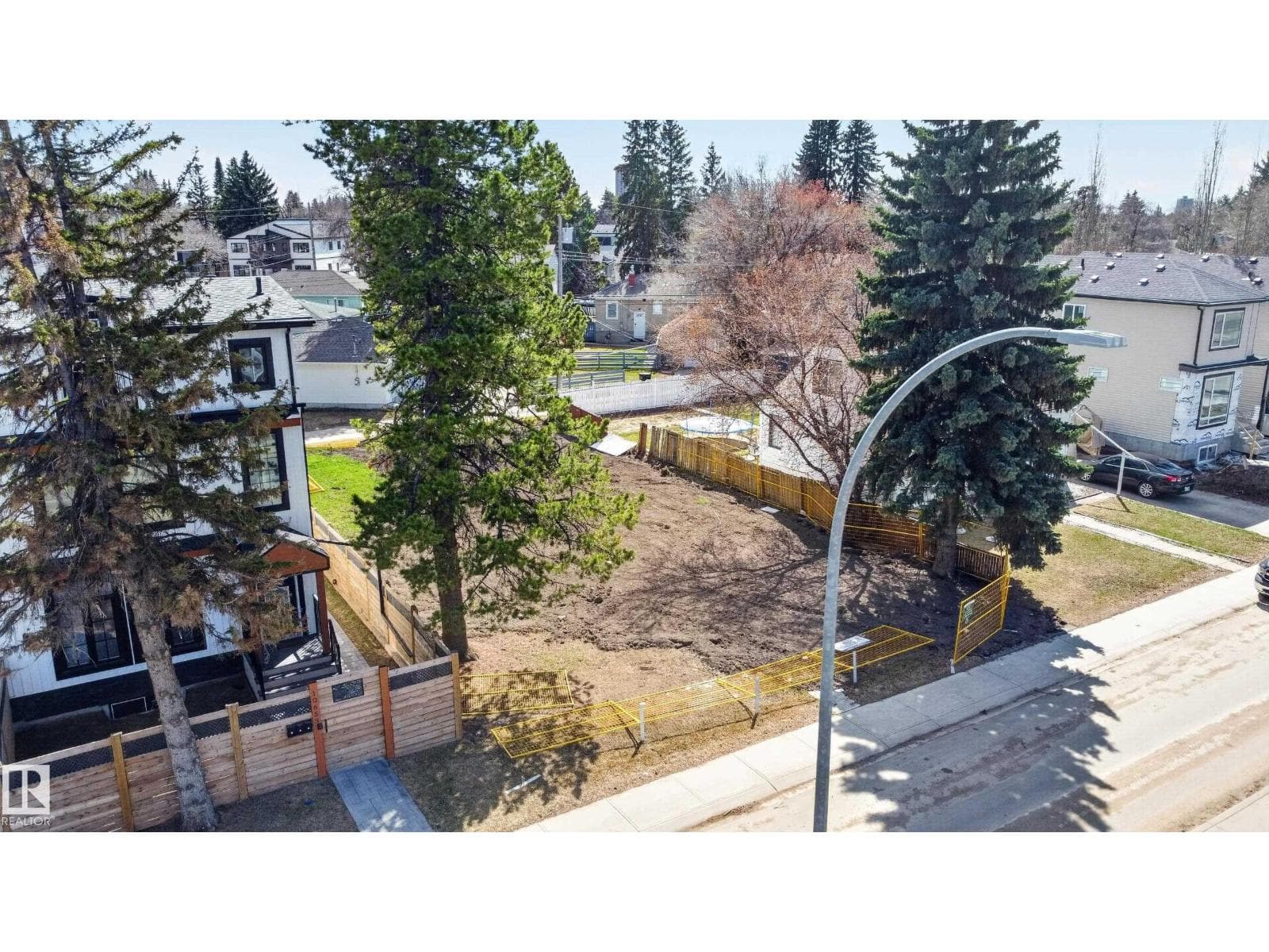 10655 61 AV NW — photo 4