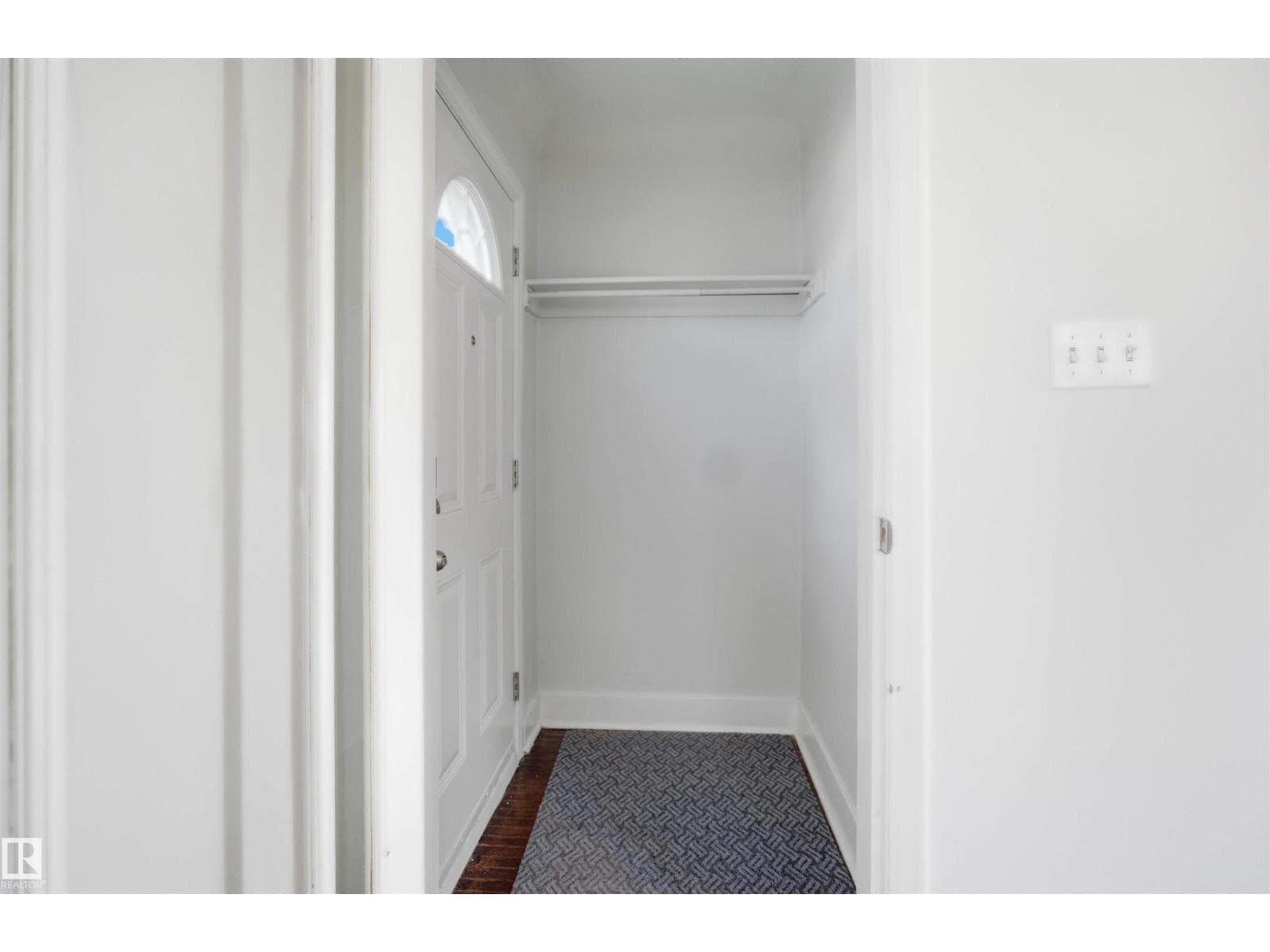 11617 89 Street NW — photo 5