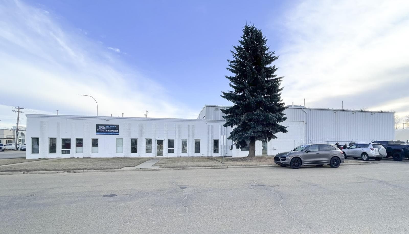 4703-4704  48 St