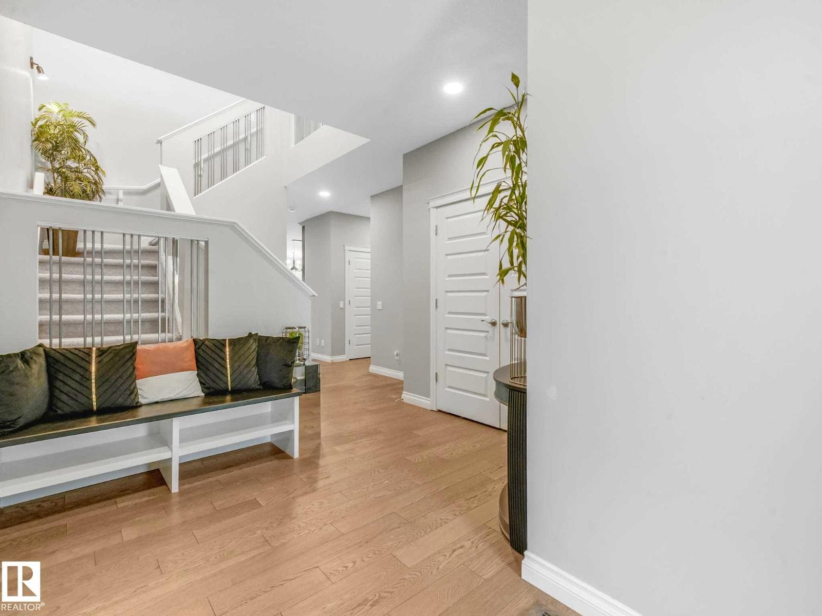 8427 216 ST NW — photo 3