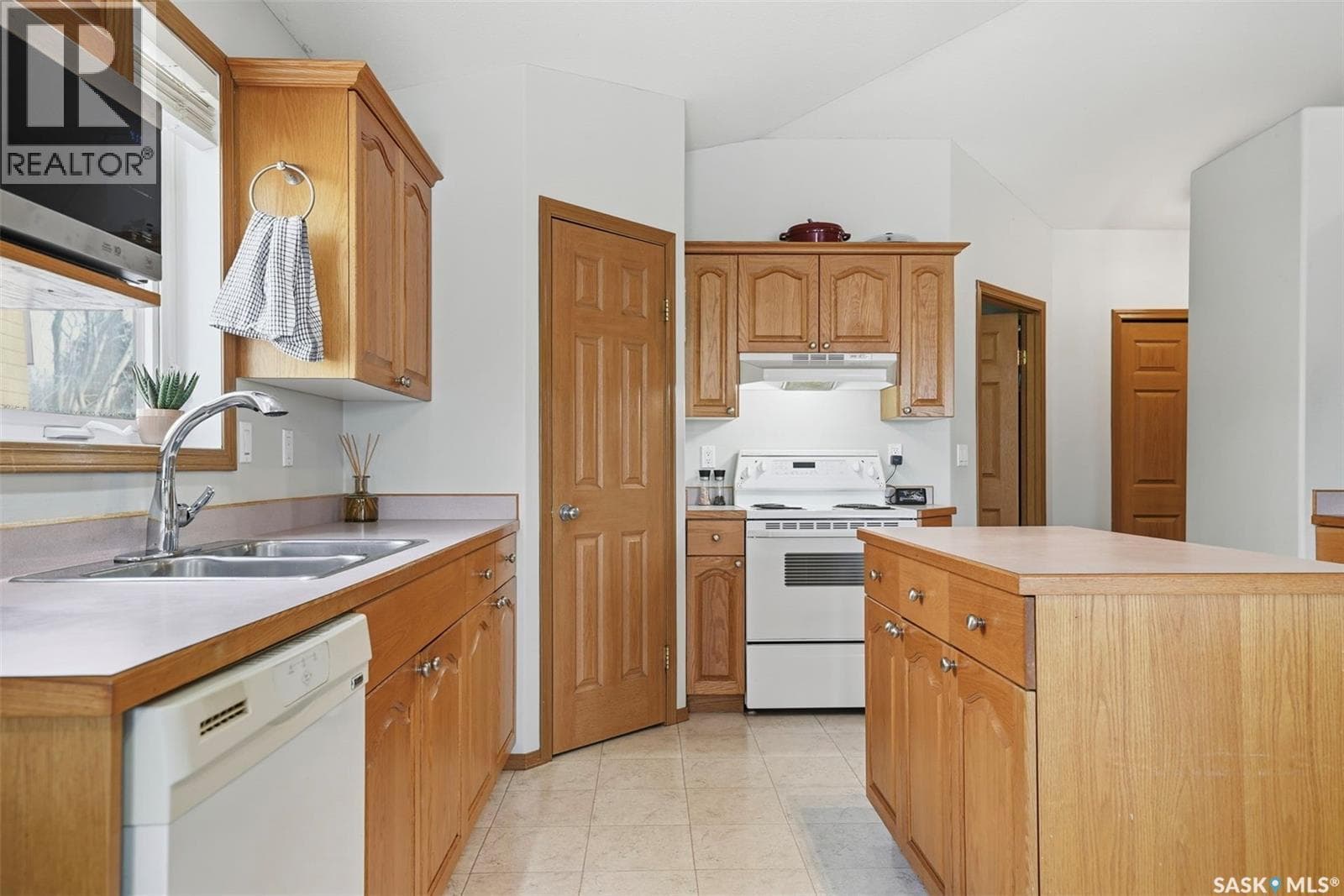 11 Columbia DRIVE — photo 3