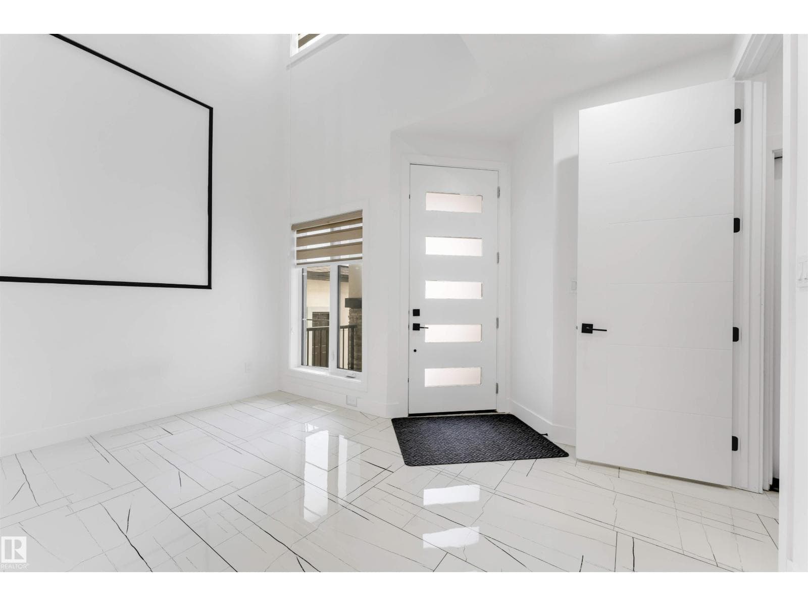 1827 17 AV NW — photo 3