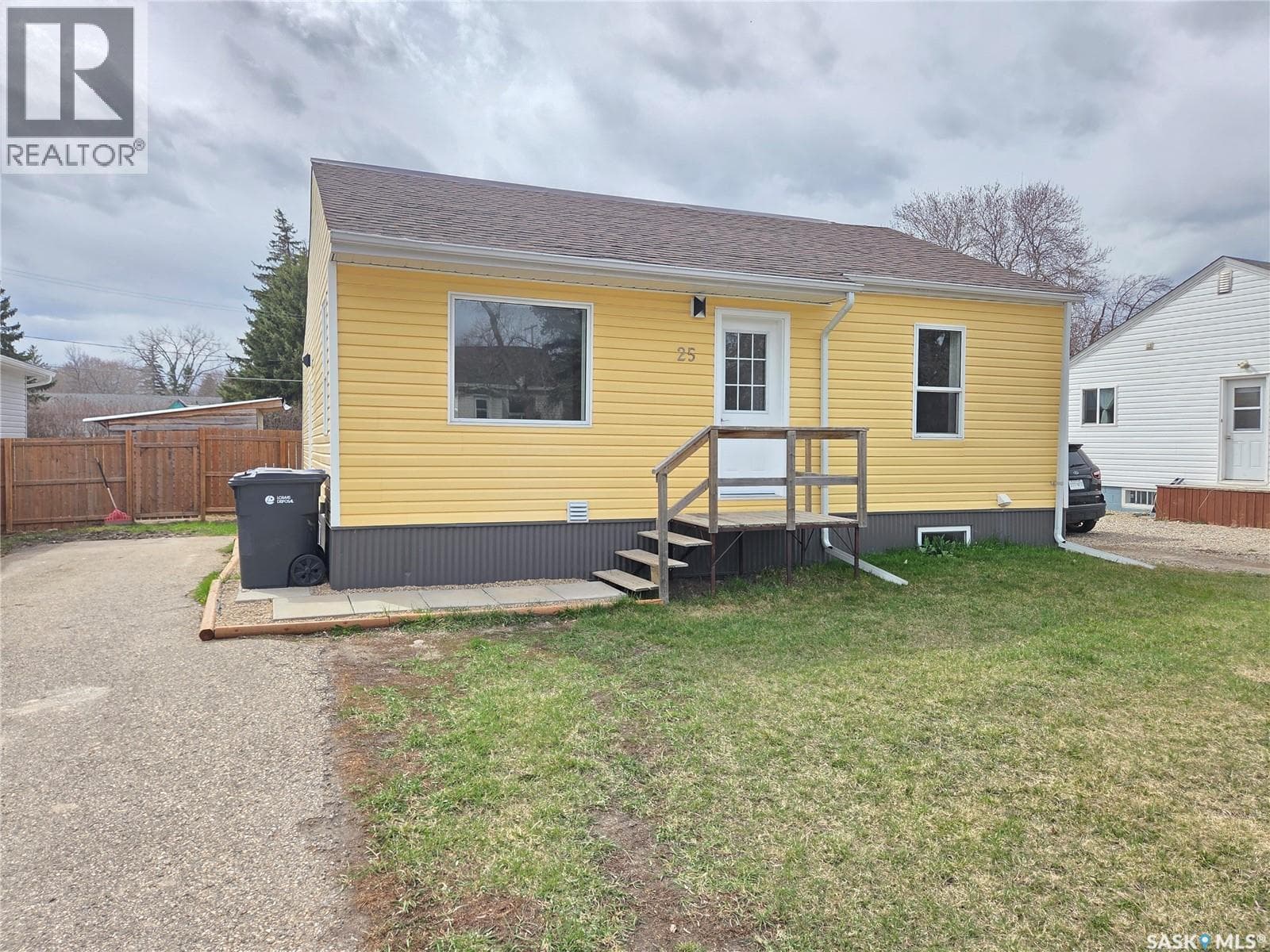 25 Rhodes STREET — photo 2