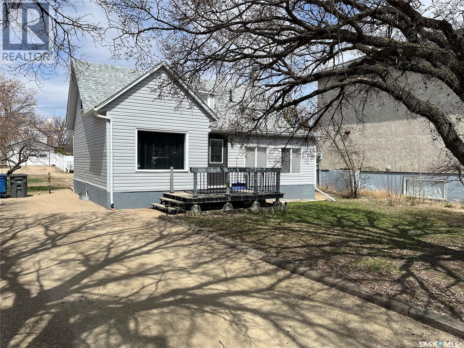 W 217 4th AVENUE W