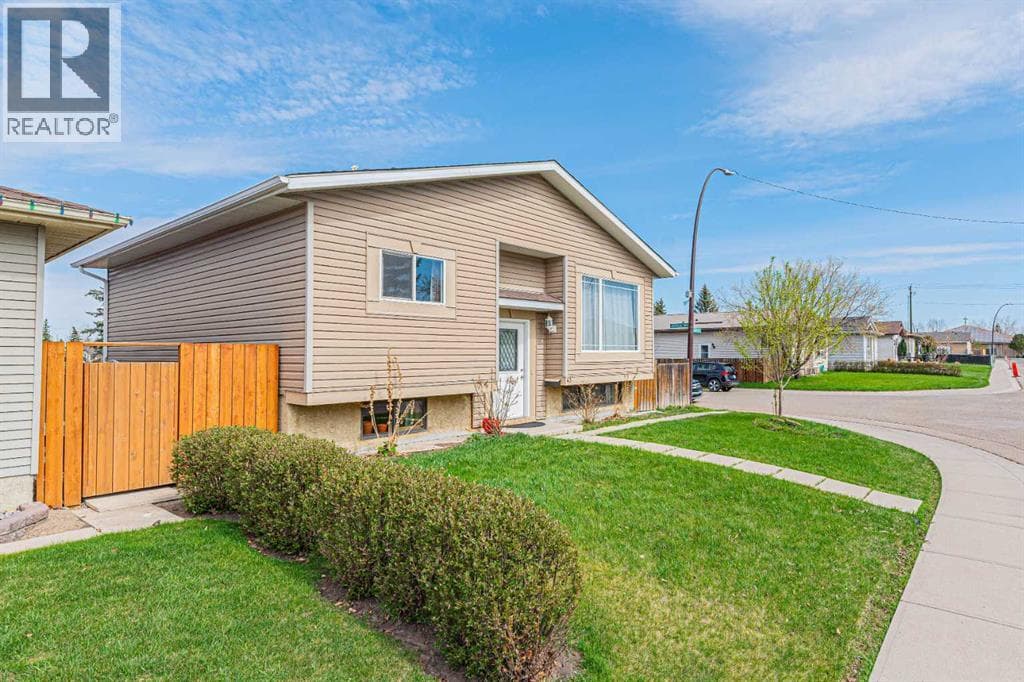 43 Abbercove Road SE — photo 2
