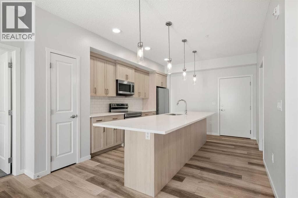 3403, 33 Carringham Gate NW — photo 3