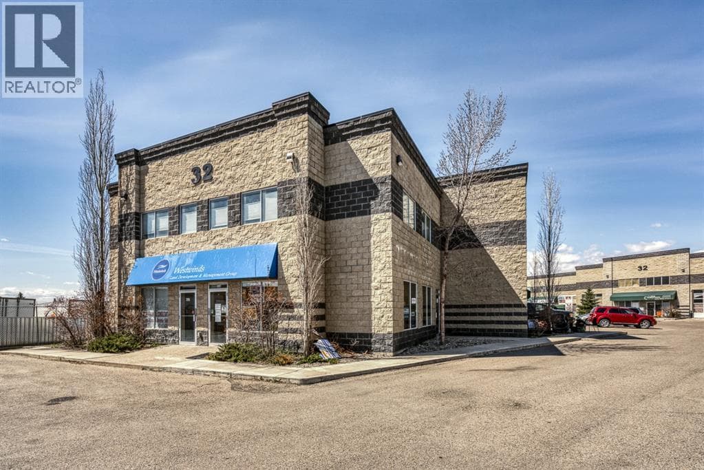 215, 32 Westwinds Crescent NE — photo 4