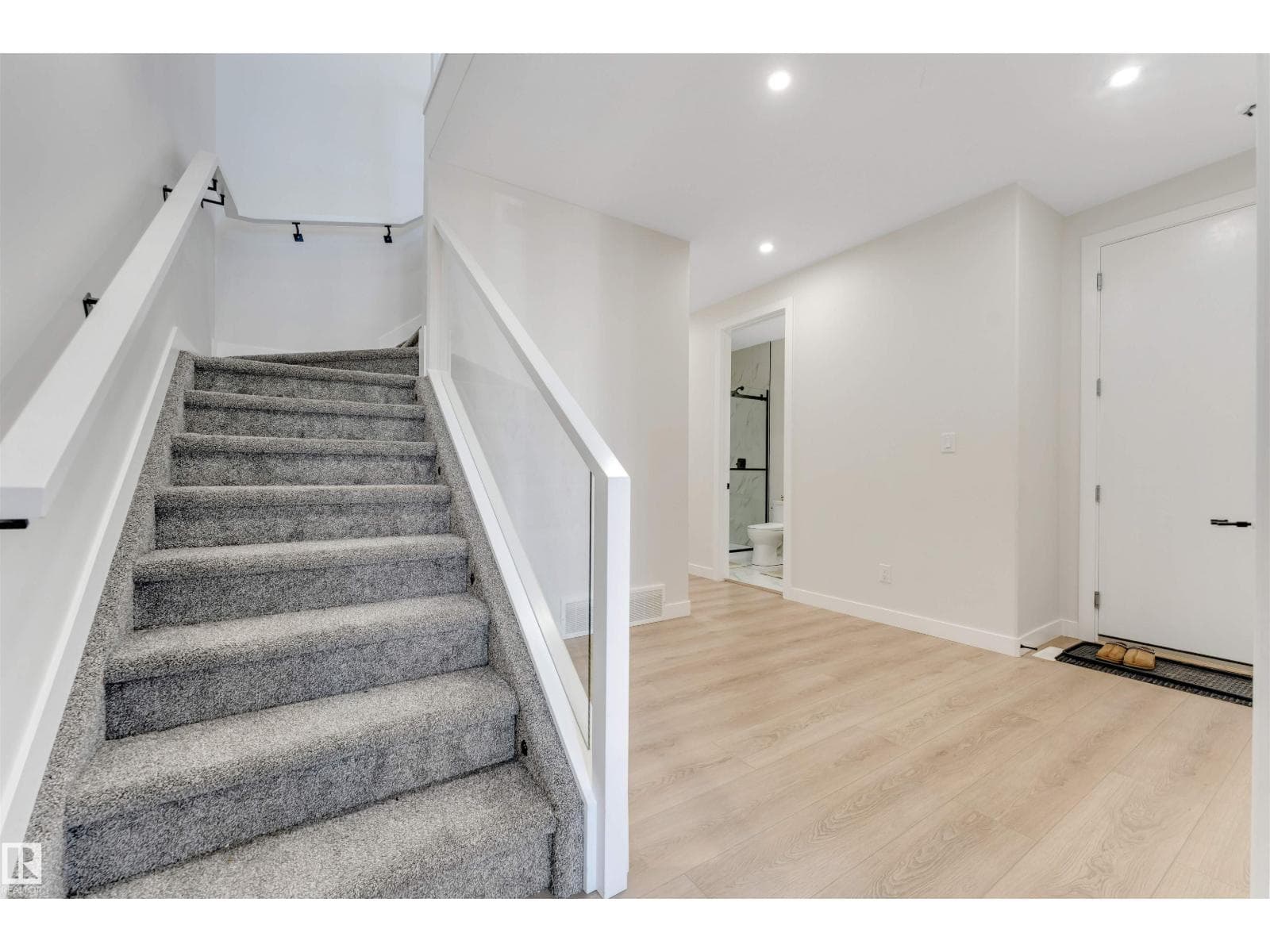 7007 169 AV NW NW — photo 3