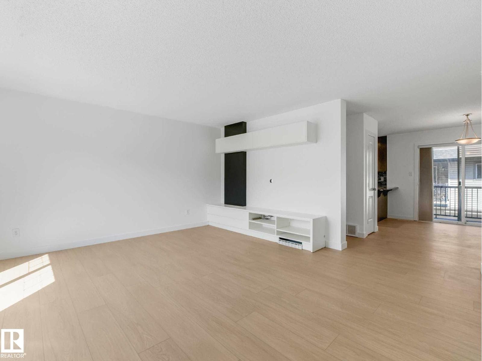#49 12004 22 AV SW — photo 3