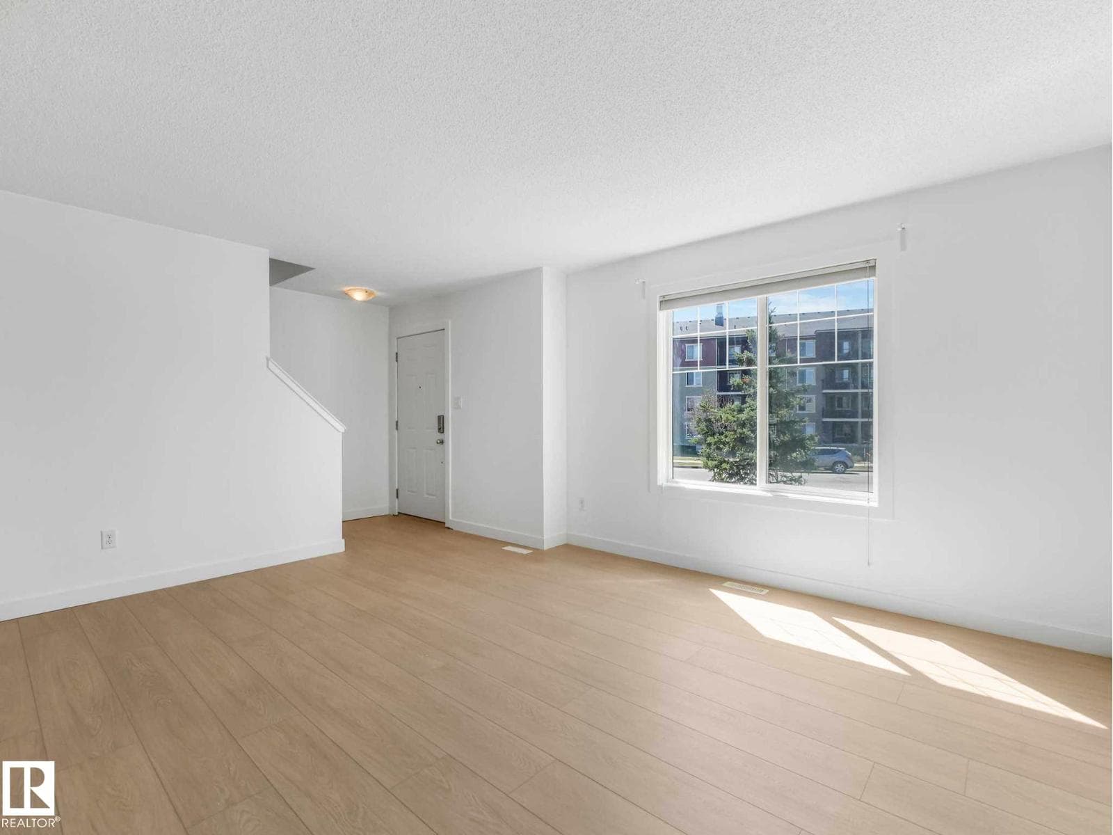 #49 12004 22 AV SW — photo 5