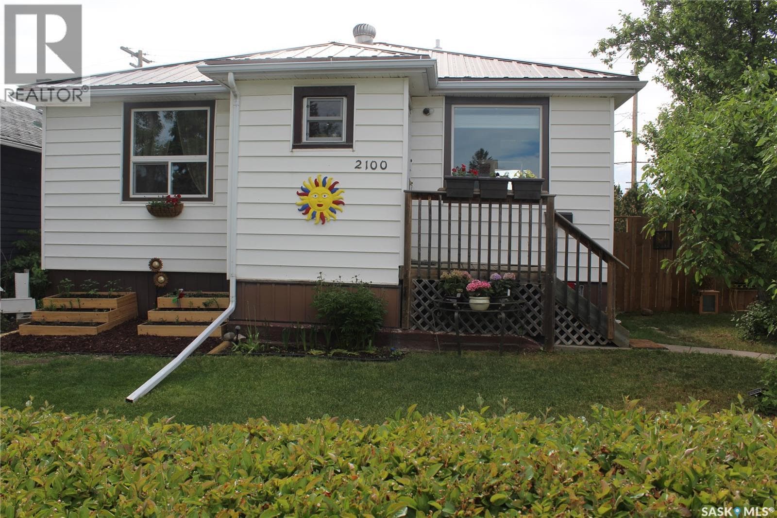 2100 Wascana STREET — photo 2