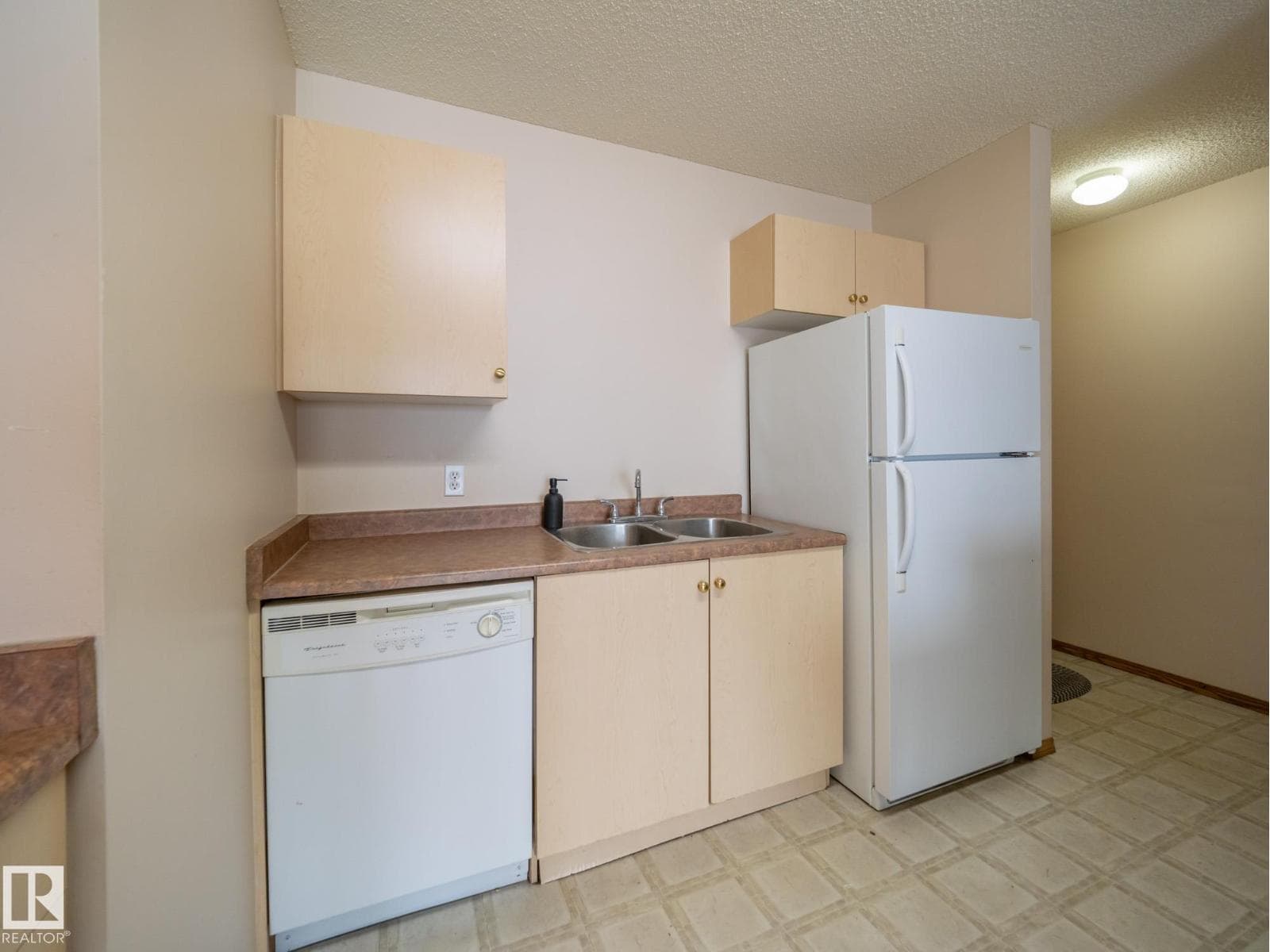 #205A 260 SPRUCE RIDGE RD — photo 4
