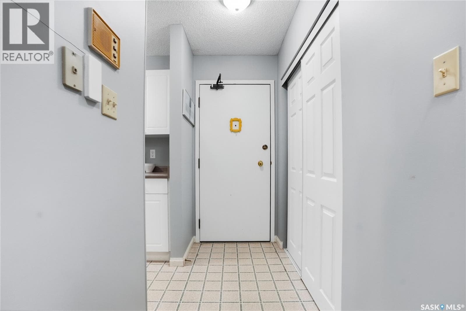 104 215 Tait PLACE — photo 4