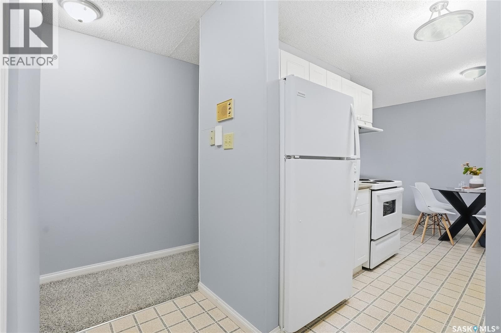 104 215 Tait PLACE — photo 5