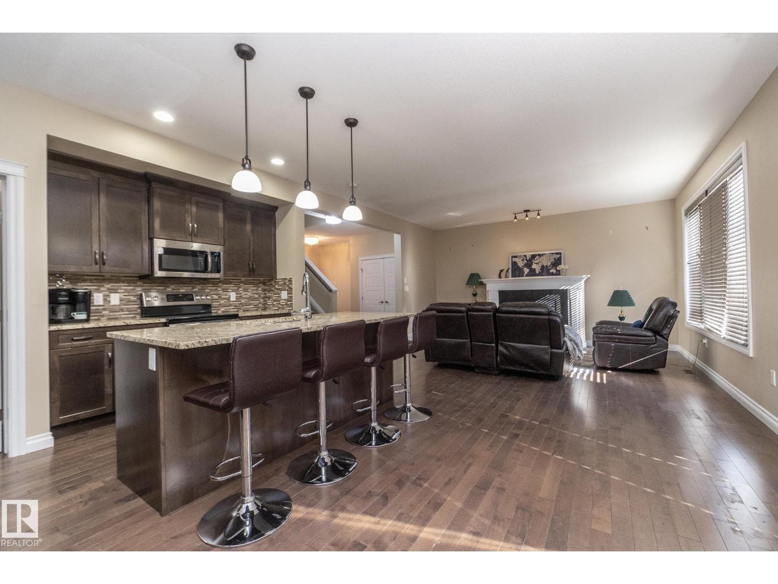 151 CALEDONIA DR — photo 5