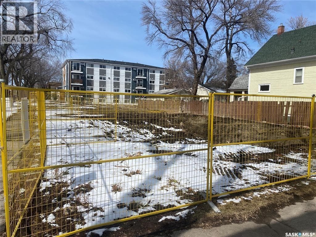 718 Lansdowne AVENUE — photo 2