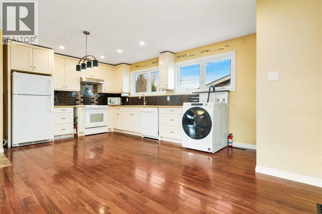 5 Freemont Close — photo 2