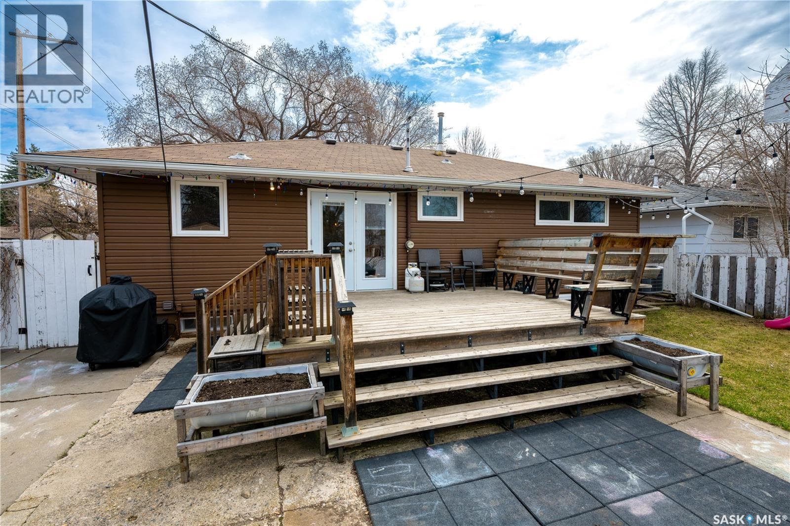 2406 Irvine AVENUE — photo 3