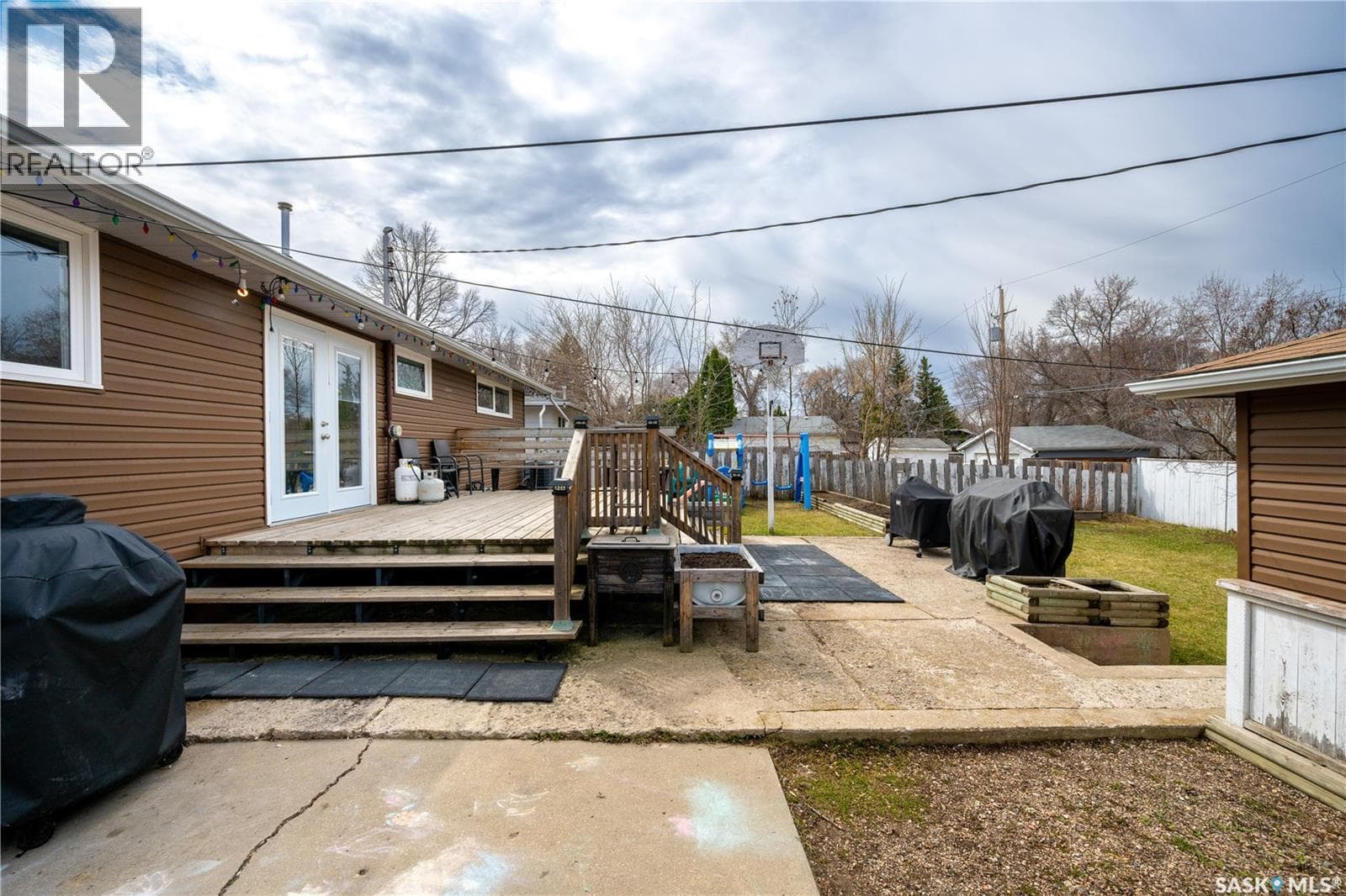 2406 Irvine AVENUE — photo 4