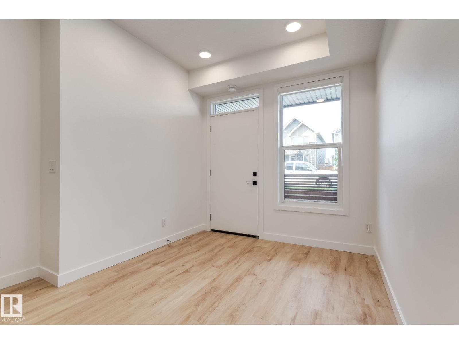 #24 16231 19 AV SW — photo 3