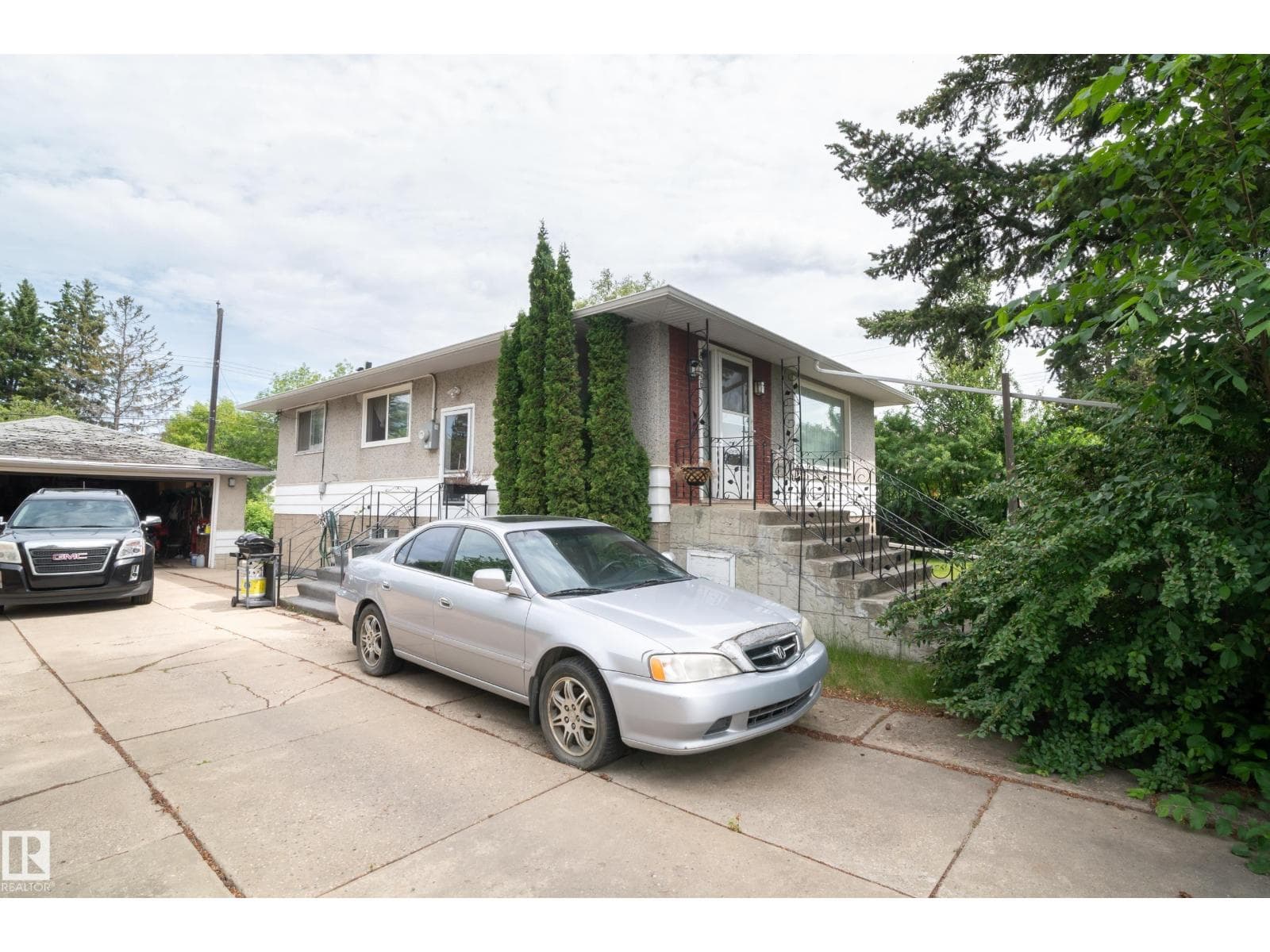 8316 73 AV NW — photo 4