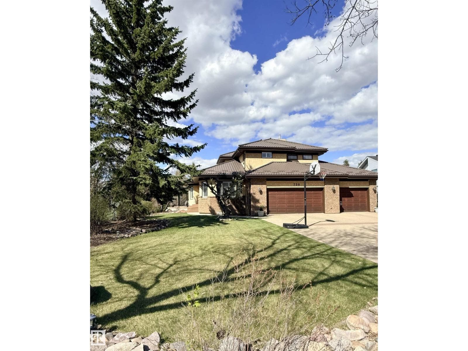 730 ESTATE DR