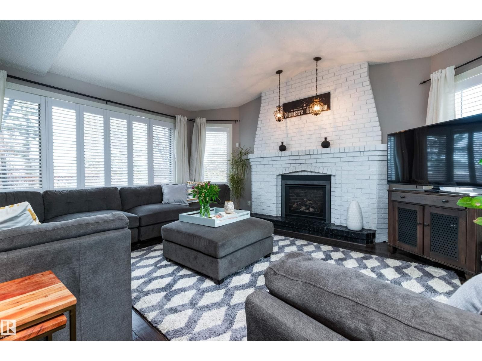 730 ESTATE DR — photo 3