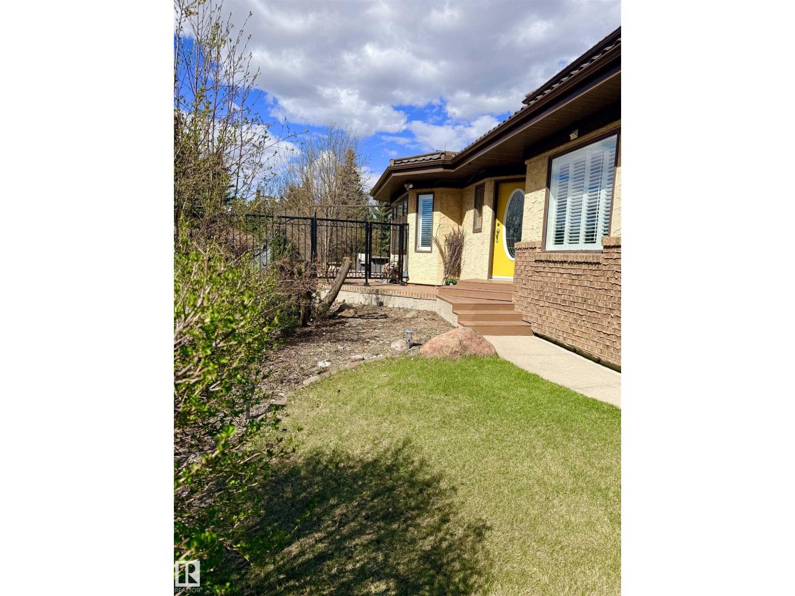 730 ESTATE DR — photo 2