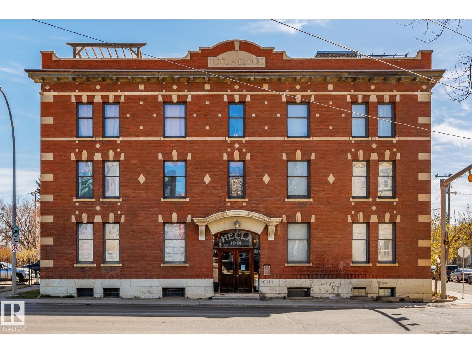 #204 10141 95 ST NW