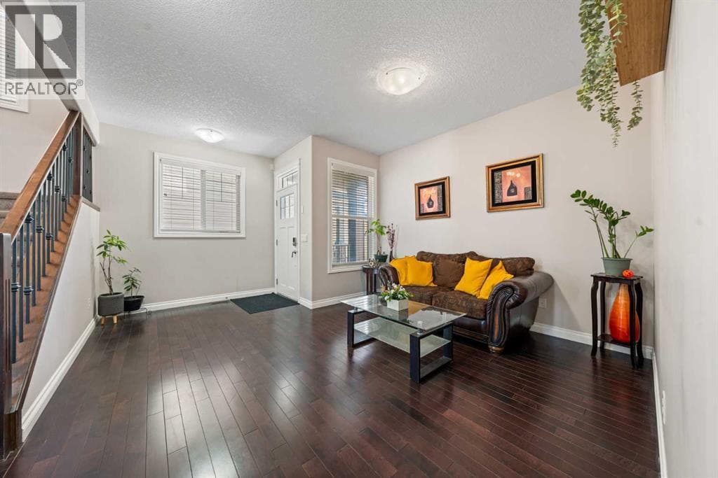529 Saddlelake Drive NE — photo 3