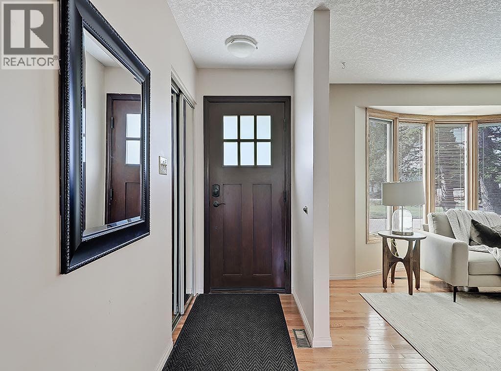 44 Granlea Place SW — photo 2