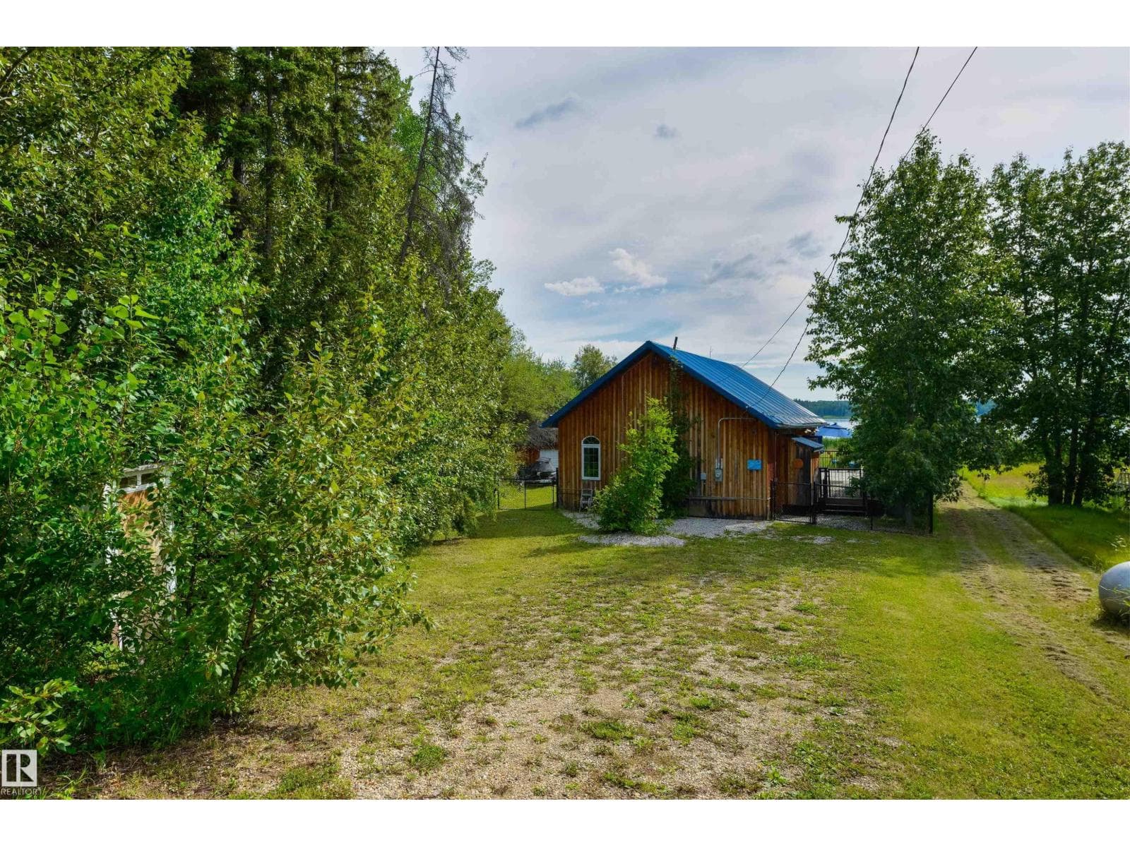 113 BAYVIEW DR — photo 2