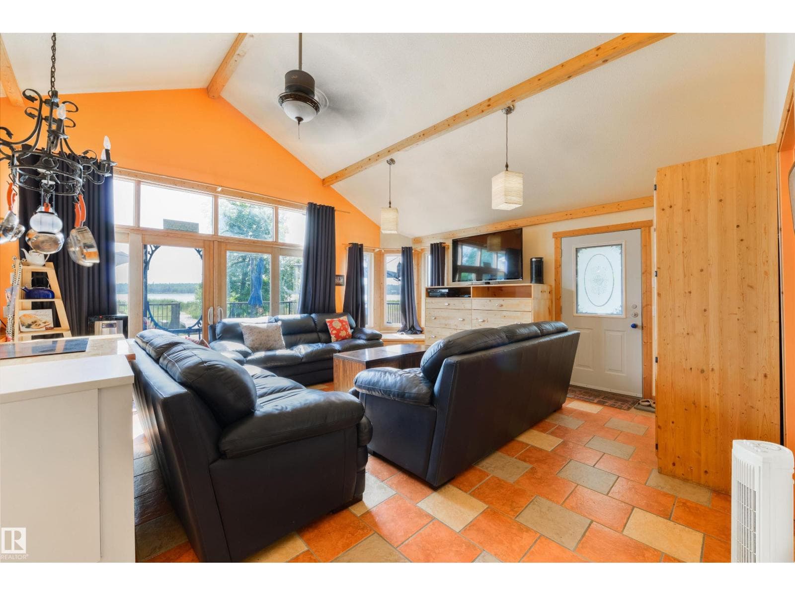113 BAYVIEW DR — photo 4