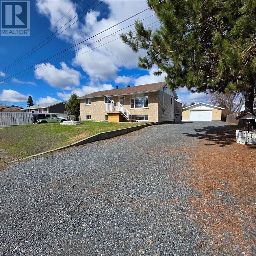 3225 PARKDALE Crescent
