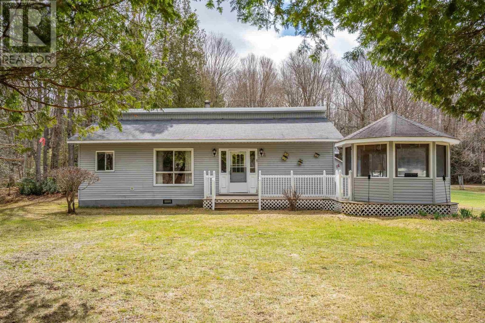 98 Whispering Pines RD — photo 2