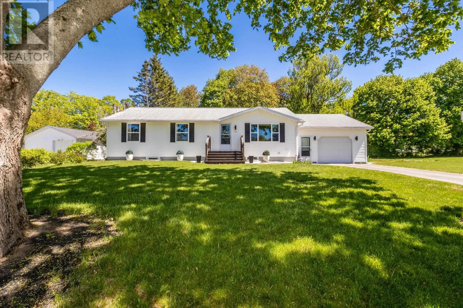 16 Hillcrest Avenue