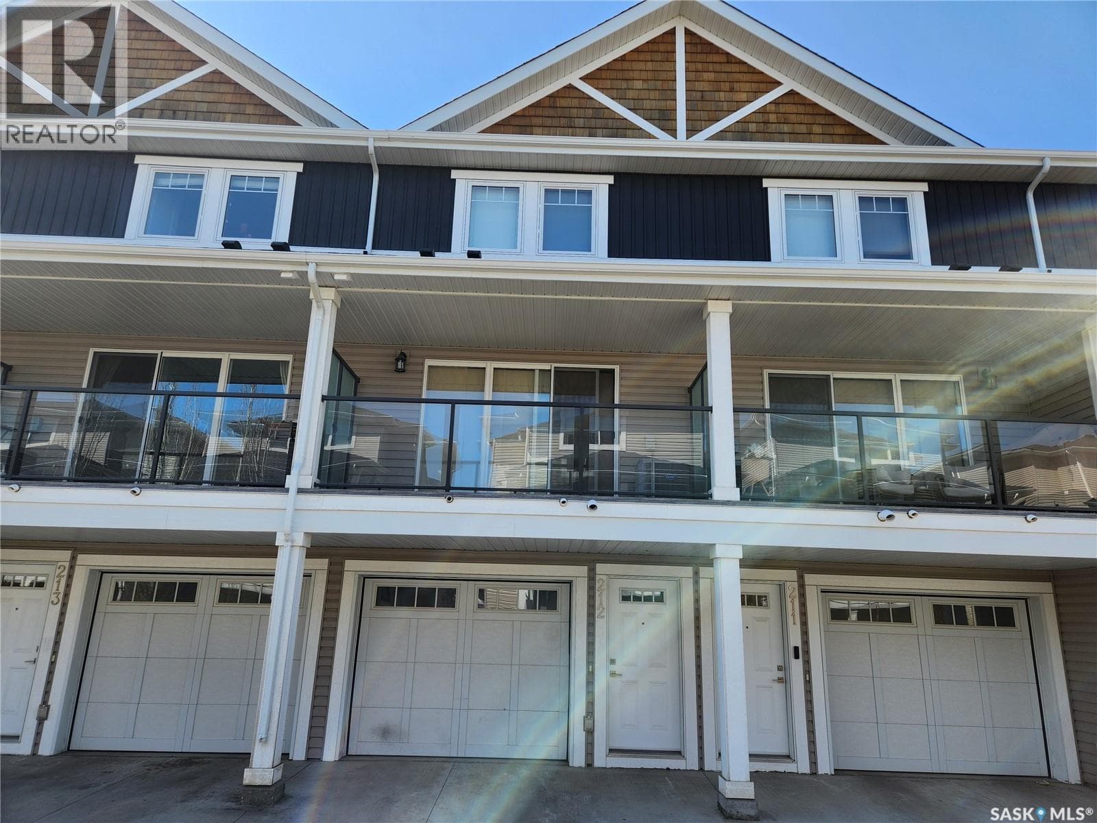 212 315 Dickson CRESCENT