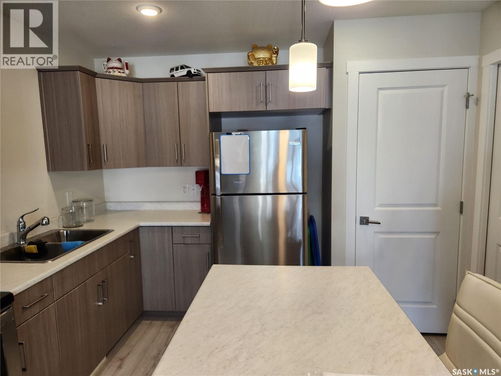 212 315 Dickson CRESCENT — photo 2