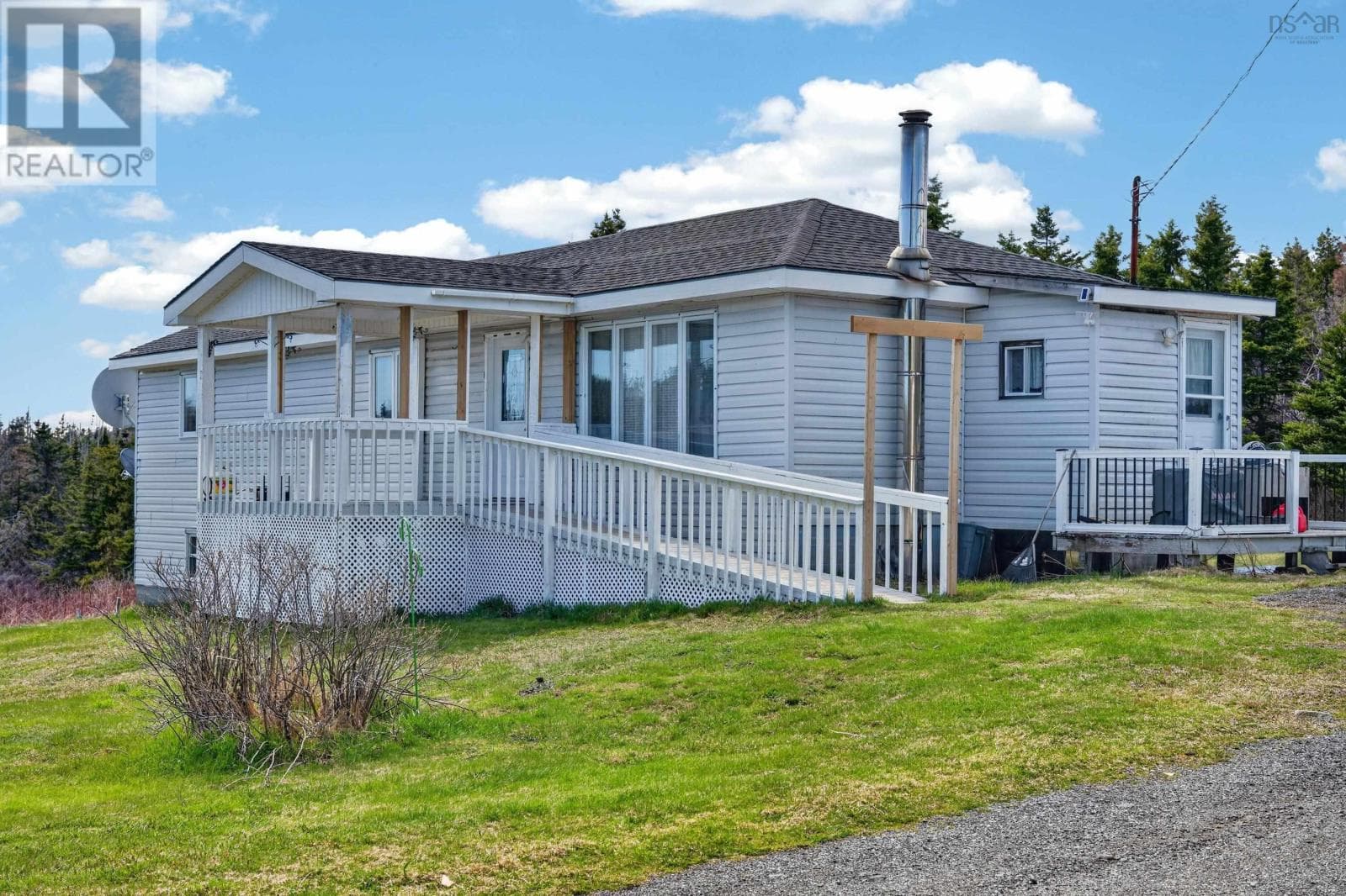 235 Louisbourg Main-A-Dieu Road