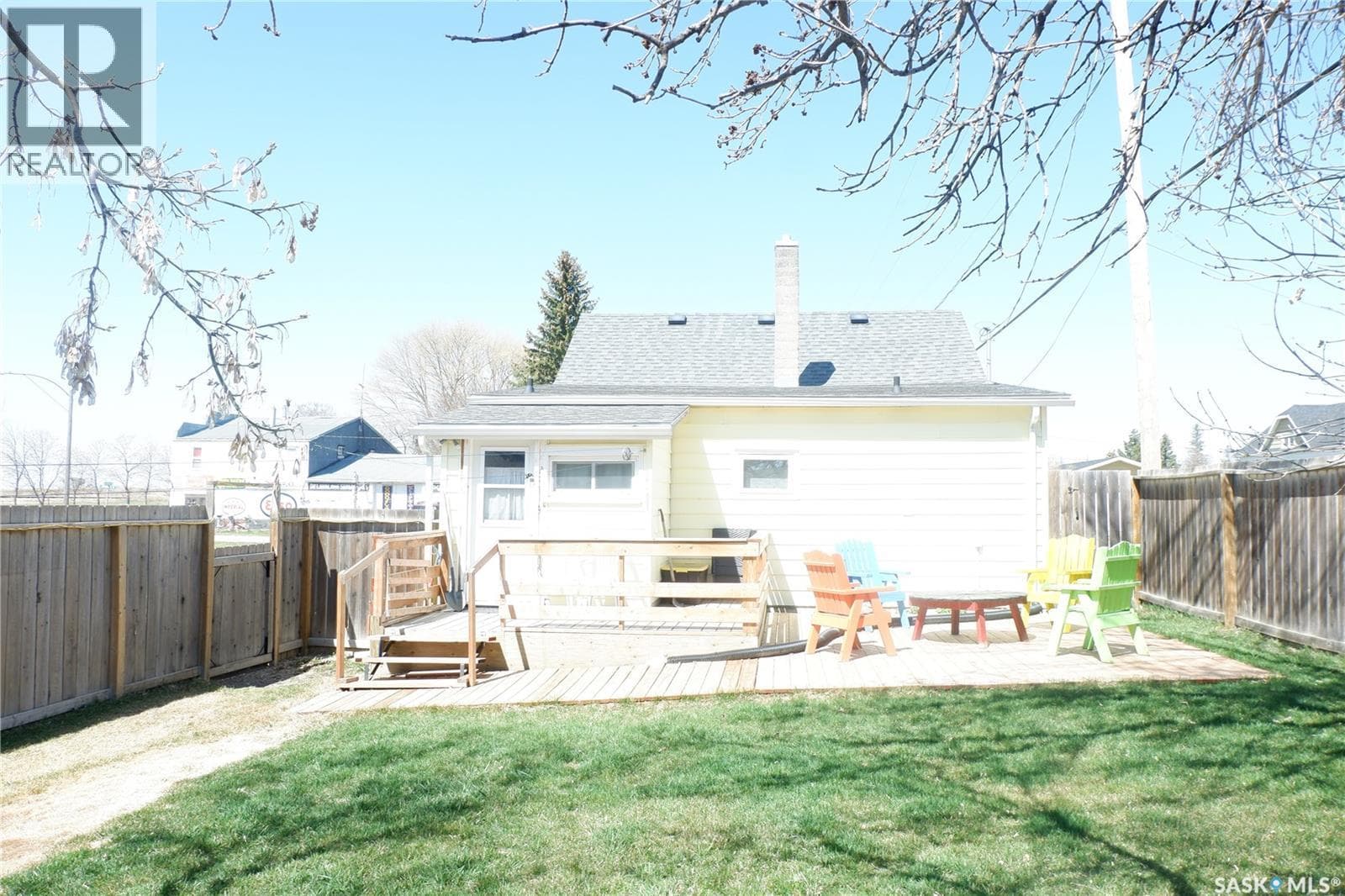 110 Railway AVENUE E — photo 2