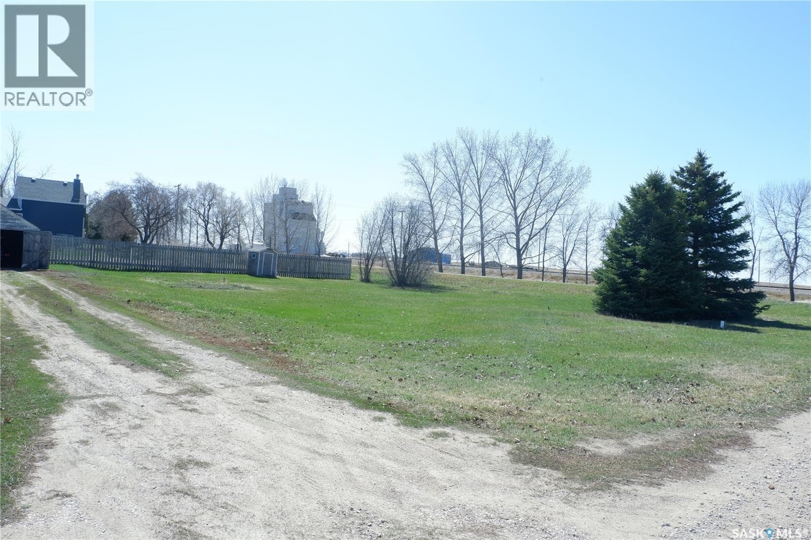 110 Railway AVENUE E — photo 3