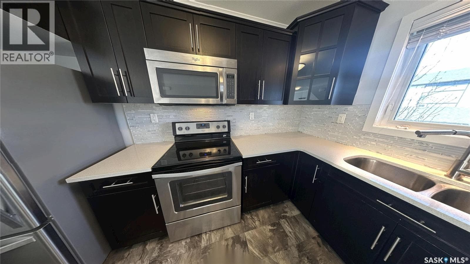 271 250 Akhtar BEND — photo 3