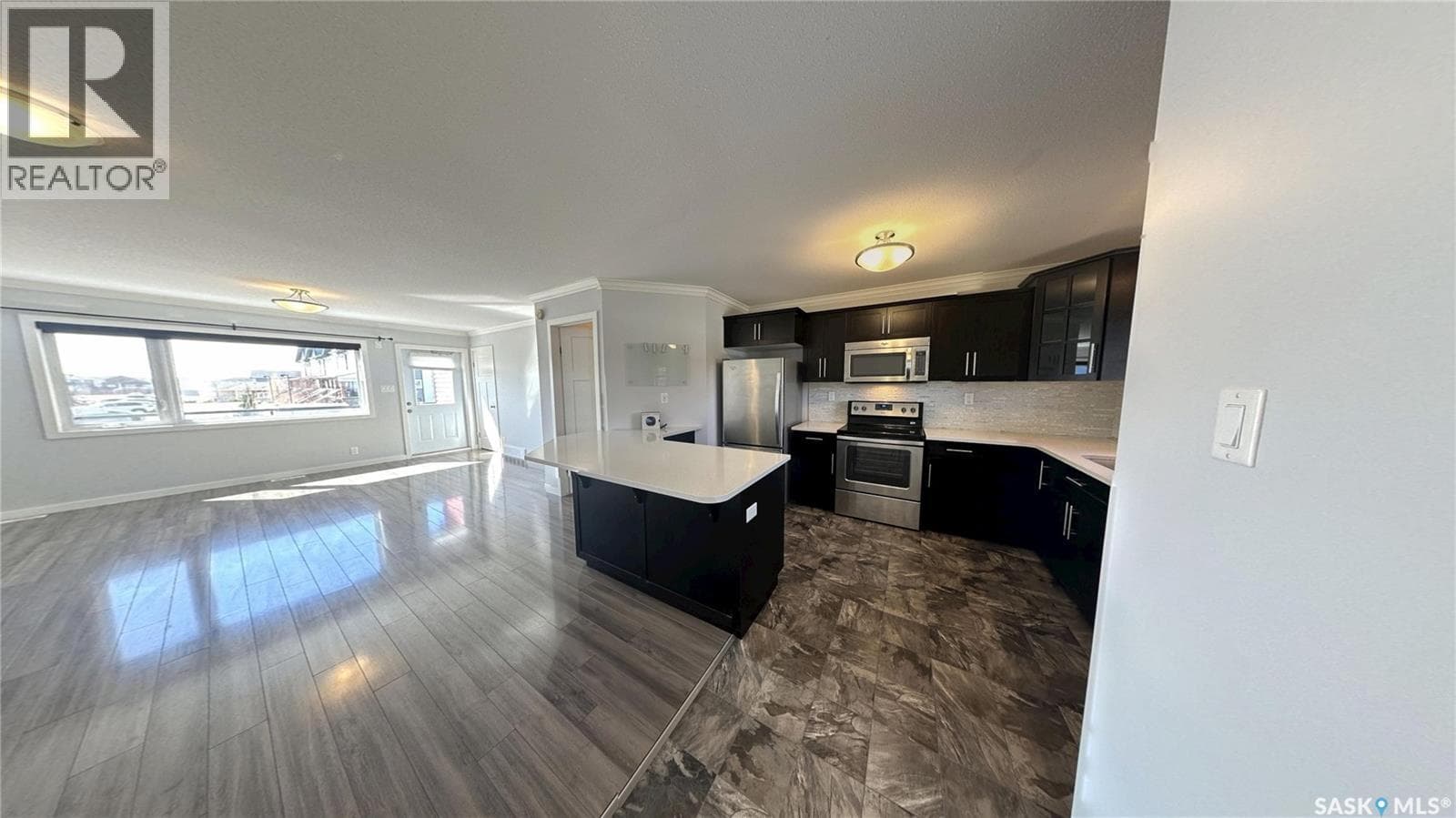 271 250 Akhtar BEND — photo 4