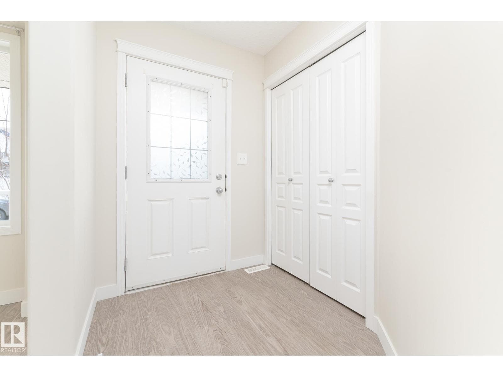 52 VIVIAN WY — photo 2