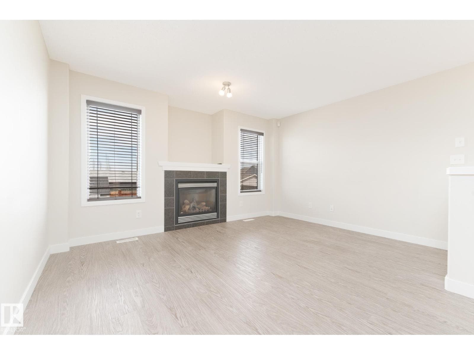 52 VIVIAN WY — photo 3