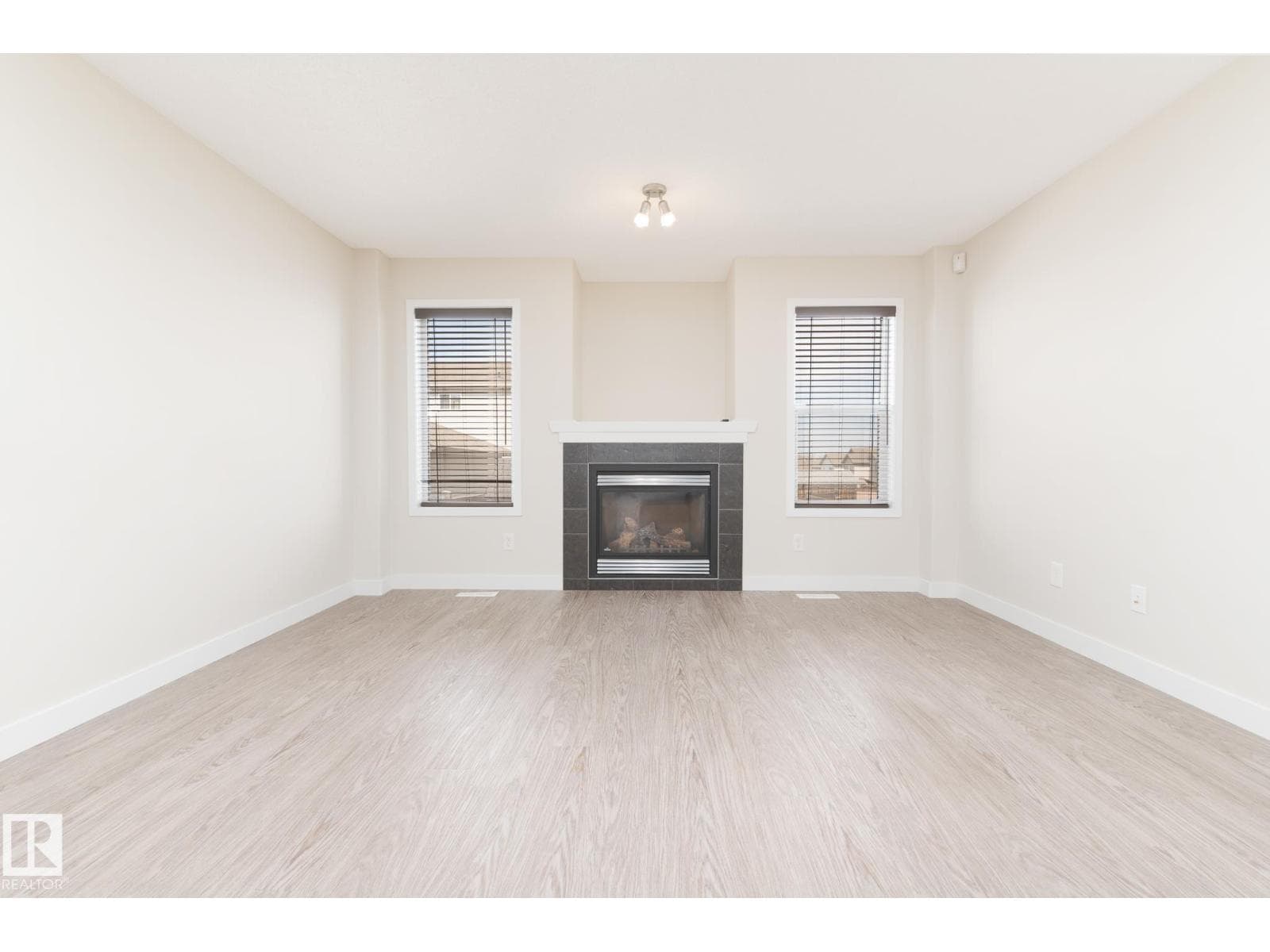 52 VIVIAN WY — photo 4